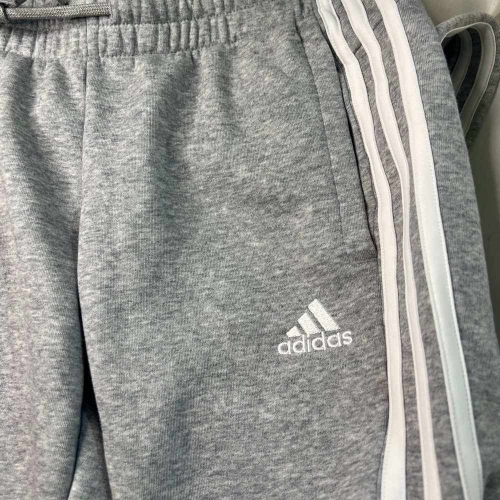 NWTags XS Adidas Sweat Pants Women’s Gray &White stripes Excellent Condition!